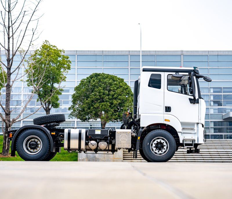 Heavy-duty tractor chassis